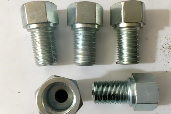 幾種經(jīng)典的內(nèi)六角螺栓防松設(shè)計，你用過幾種？ 圖1